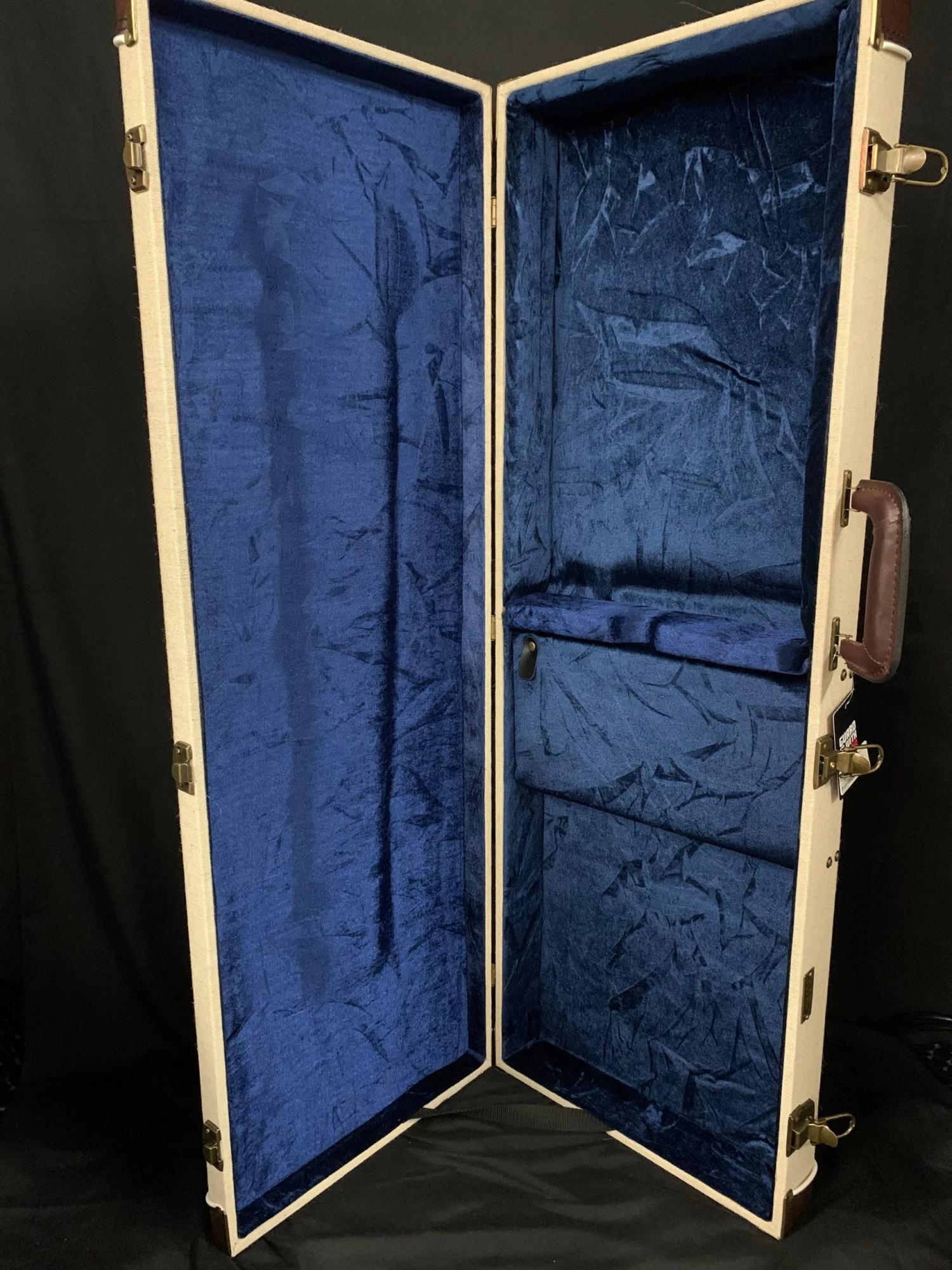 What's New Gator Journeyman Universal Electric Guitar Case 1 What's New Gator Journeyman Universal Electric Guitar Case