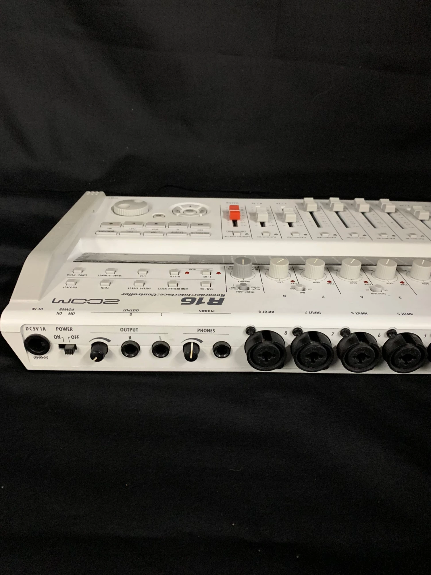 Shivelbine Music Zoom R16 USB Audio Interface / Digital Multitrack Recorder / Control Surface What's New 8 Shivelbine Music Zoom R16 USB Audio Interface / Digital Multitrack Recorder / Control Surface What's New