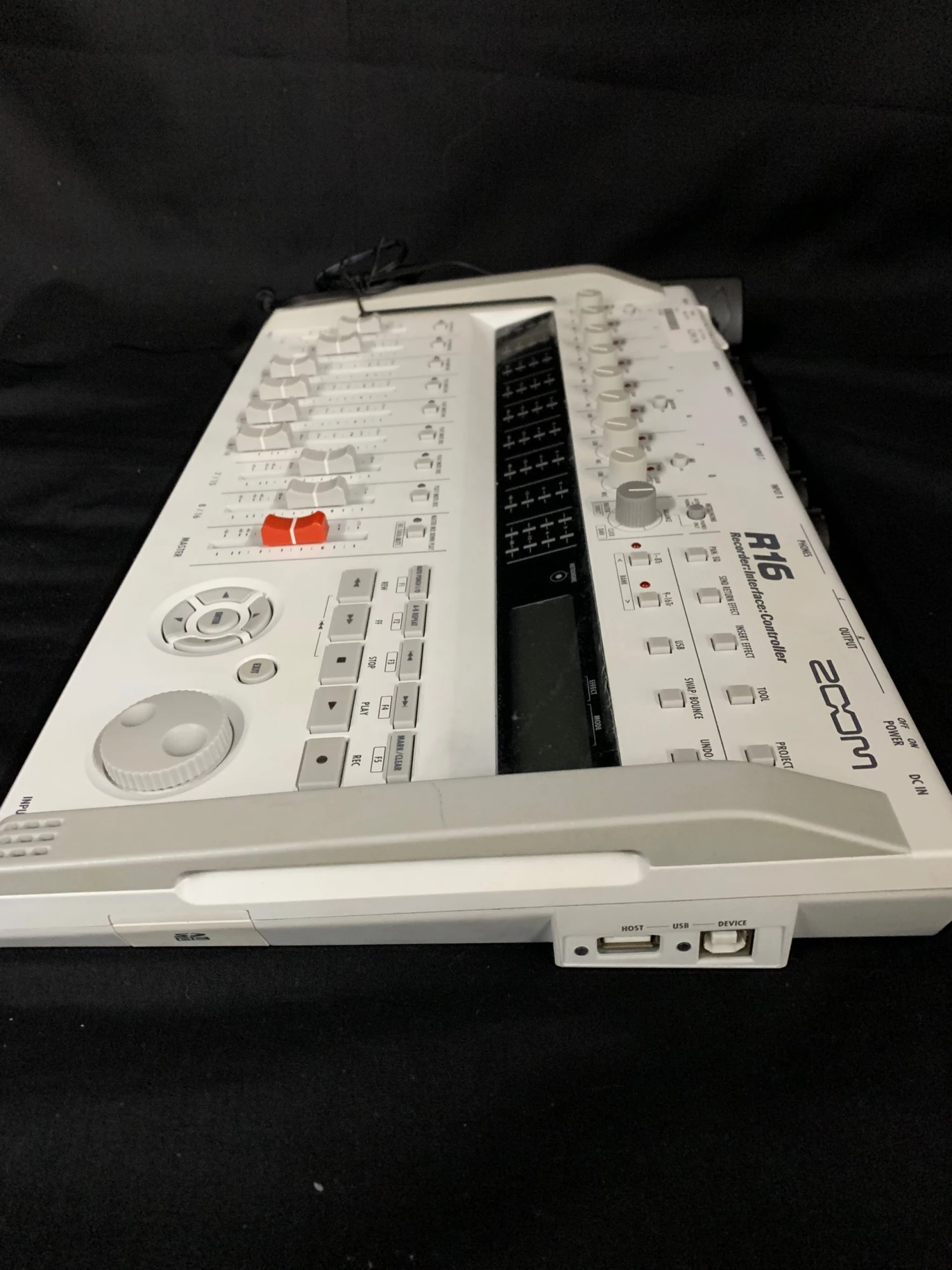 Shivelbine Music Zoom R16 USB Audio Interface / Digital Multitrack Recorder / Control Surface What's New 6 Shivelbine Music Zoom R16 USB Audio Interface / Digital Multitrack Recorder / Control Surface What's New